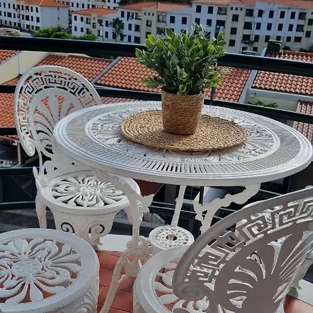 Residencia Azevedo * Camara de Lobos